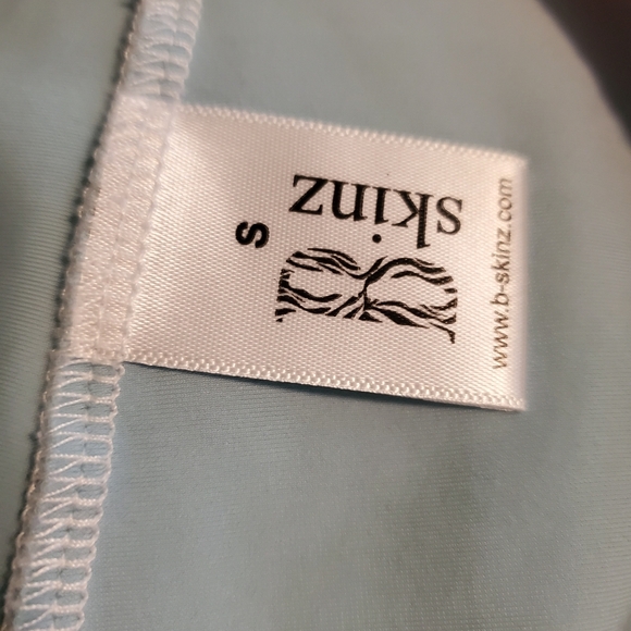 B SKINZ GOLF 15" SKORT WOMEN Small Multicolor Dots PERFORMANCE STRETCH - Picture 4 of 6